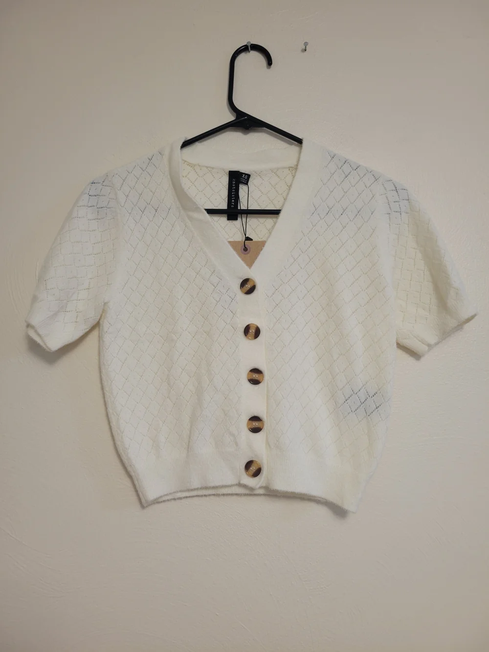 knot sisters Cream V-Neck Short Sleeve Knit Cardigan Tortoise Buttons Size XS